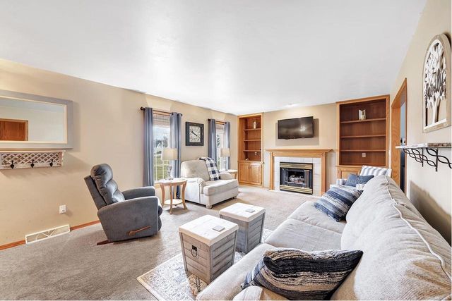 2277 REDPEPPER TRAIL, Suamico, WI 54313