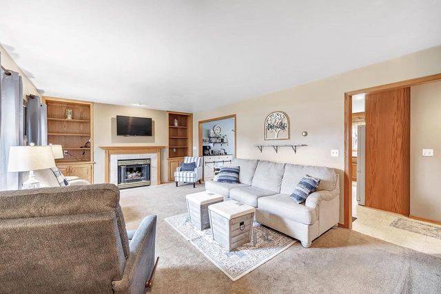 2277 REDPEPPER TRAIL, Suamico, WI 54313