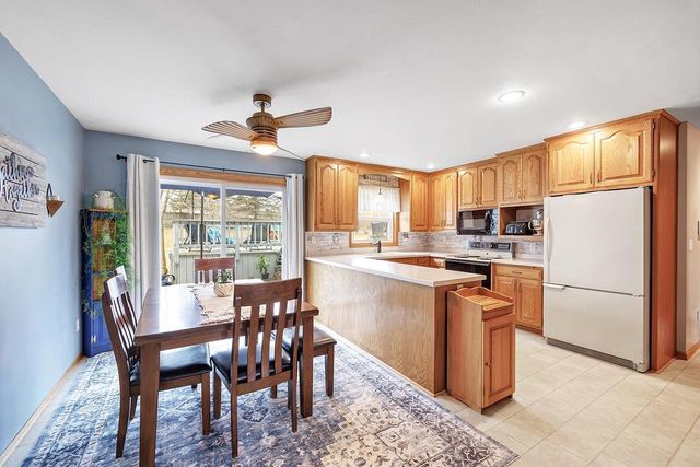 2277 REDPEPPER TRAIL, Suamico, WI 54313