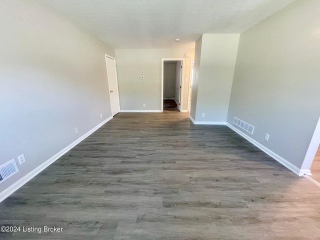 2004 Goldsmith Ln 3, Louisville, KY 40218