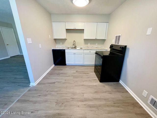 2004 Goldsmith Ln 3, Louisville, KY 40218