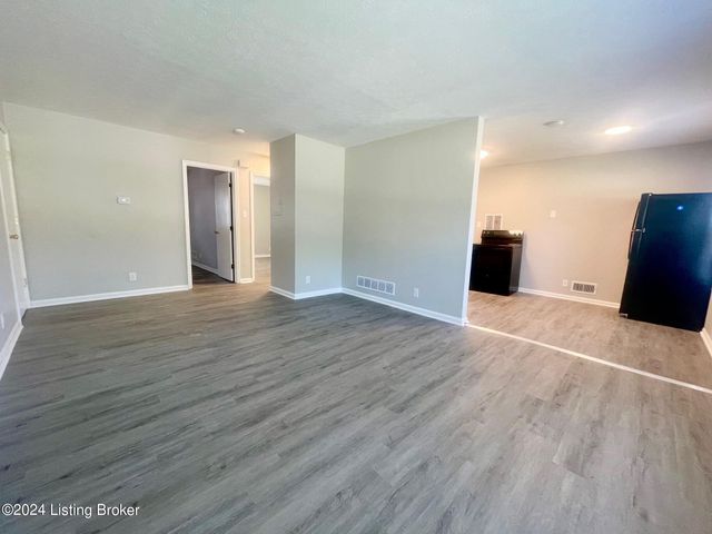 2004 Goldsmith Ln 3, Louisville, KY 40218