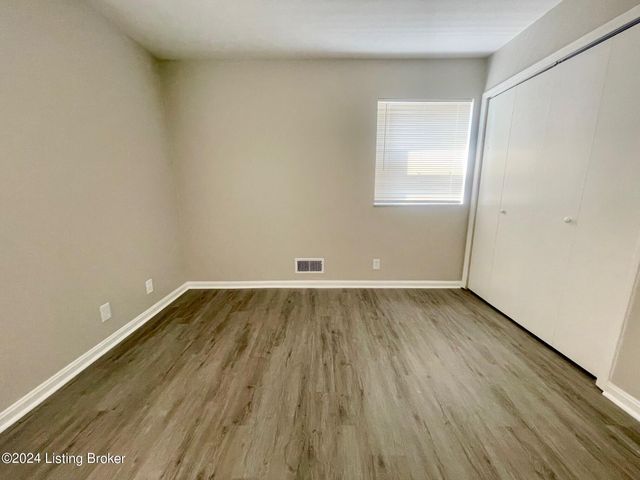 2004 Goldsmith Ln 3, Louisville, KY 40218