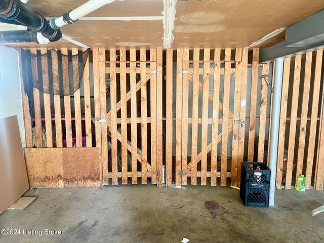 2004 Goldsmith Ln 3, Louisville, KY 40218