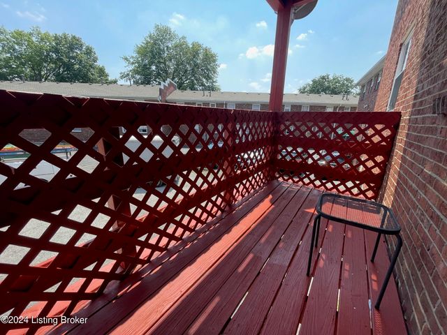 2004 Goldsmith Ln 3, Louisville, KY 40218