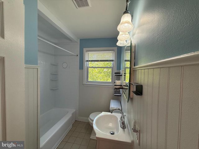1049 WINSFORD RD, Baltimore, MD 21204