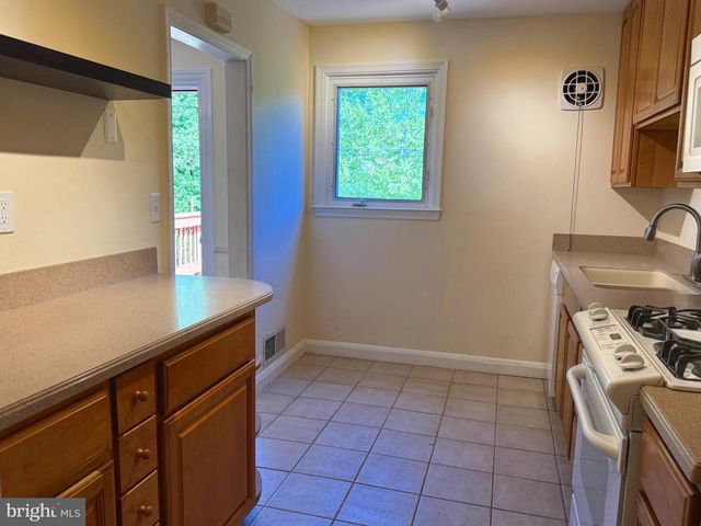 1049 WINSFORD RD, Baltimore, MD 21204