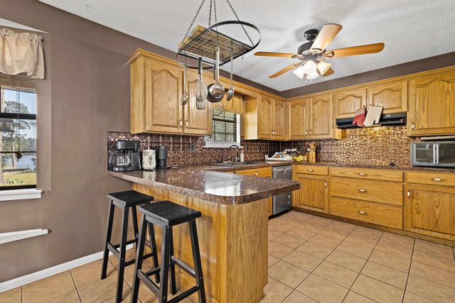 1641 W Lake Gladewater, Gladewater, TX 75647