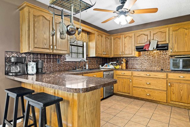 1641 W Lake Gladewater, Gladewater, TX 75647