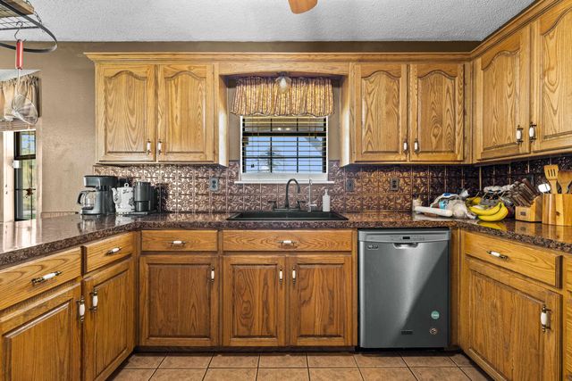 1641 W Lake Gladewater, Gladewater, TX 75647