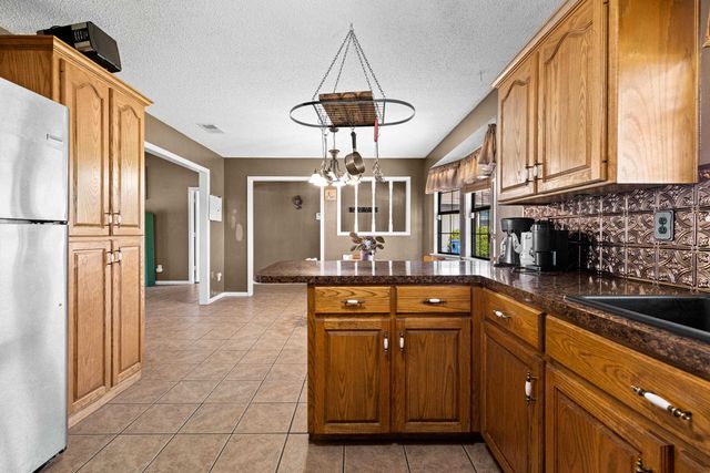 1641 W Lake Gladewater, Gladewater, TX 75647