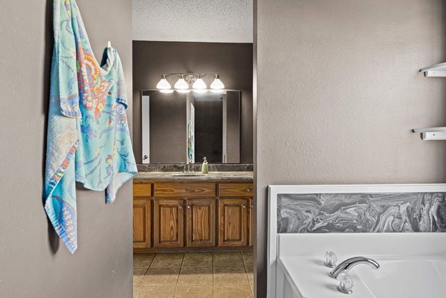 1641 W Lake Gladewater, Gladewater, TX 75647