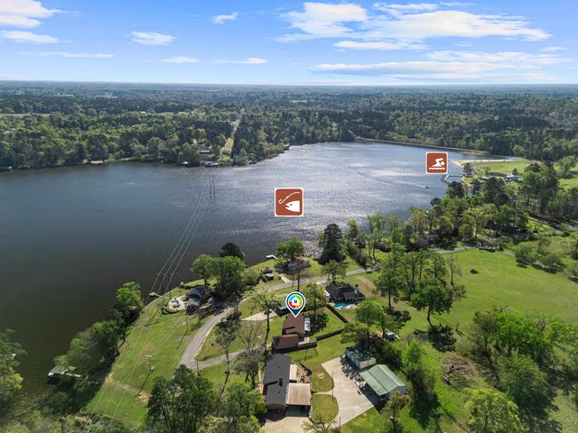 1641 W Lake Gladewater, Gladewater, TX 75647
