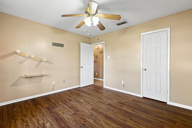 1641 W Lake Gladewater, Gladewater, TX 75647