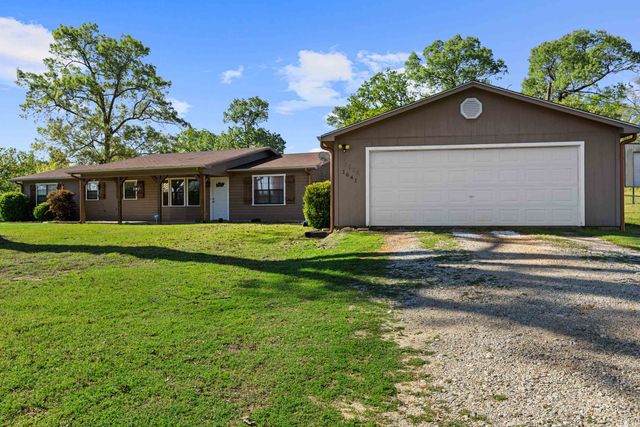1641 W Lake Gladewater, Gladewater, TX 75647