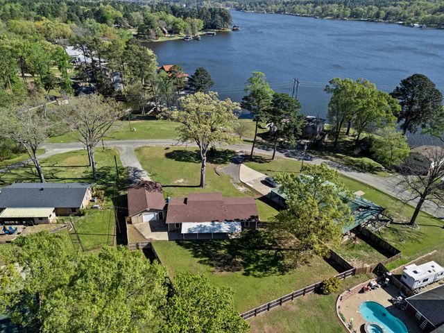 1641 W Lake Gladewater, Gladewater, TX 75647