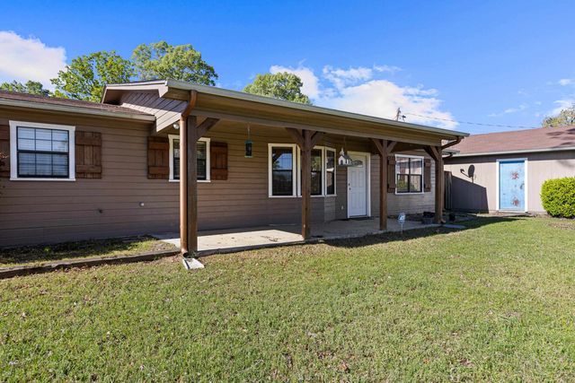 1641 W Lake Gladewater, Gladewater, TX 75647