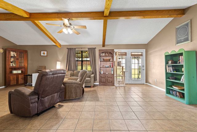 1641 W Lake Gladewater, Gladewater, TX 75647