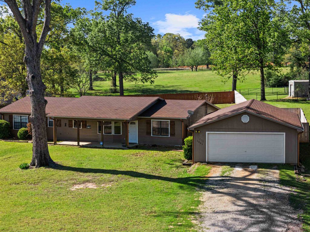 1641 W Lake Gladewater, Gladewater, TX 75647