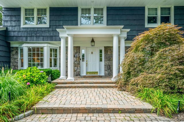 1 Winston Court, Dix Hills, NY 11746