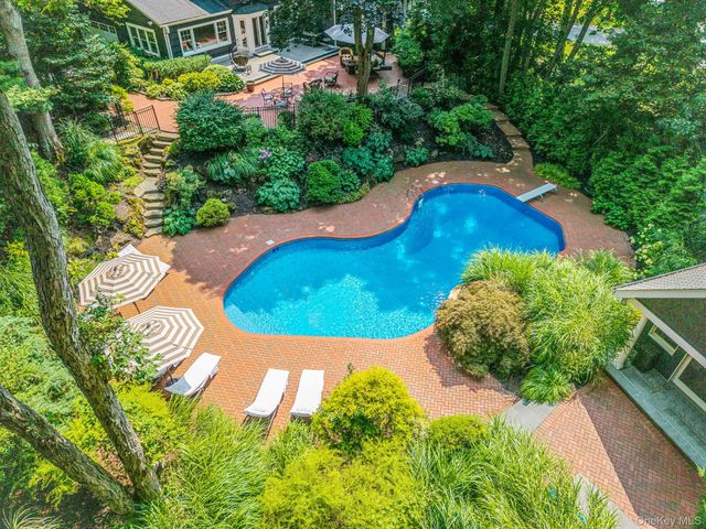 1 Winston Court, Dix Hills, NY 11746