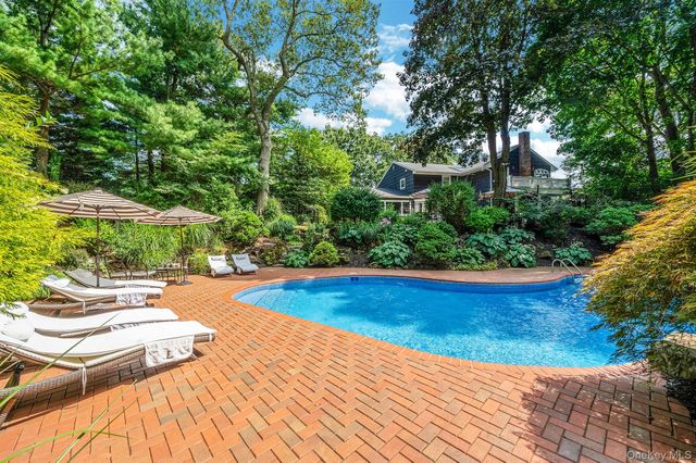 1 Winston Court, Dix Hills, NY 11746