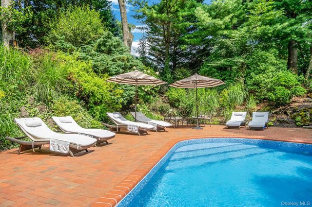1 Winston Court, Dix Hills, NY 11746