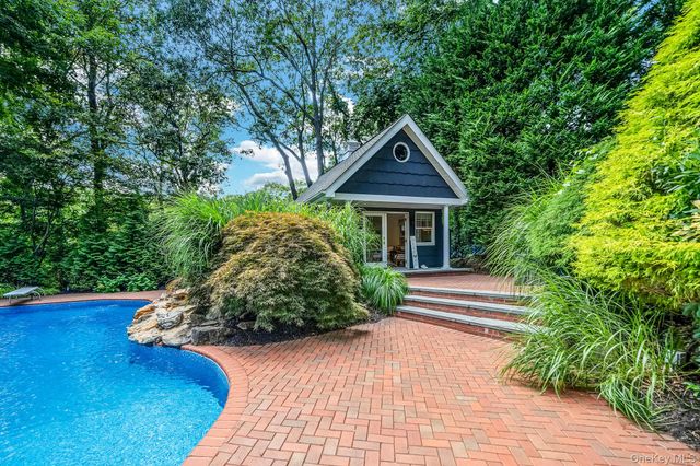 1 Winston Court, Dix Hills, NY 11746