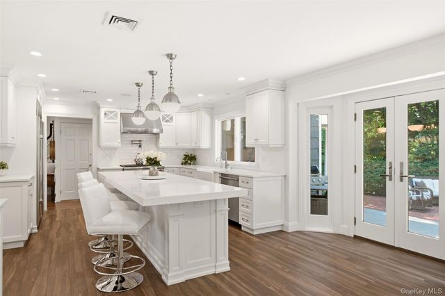 1 Winston Court, Dix Hills, NY 11746