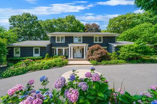 1 Winston Court, Dix Hills, NY 11746