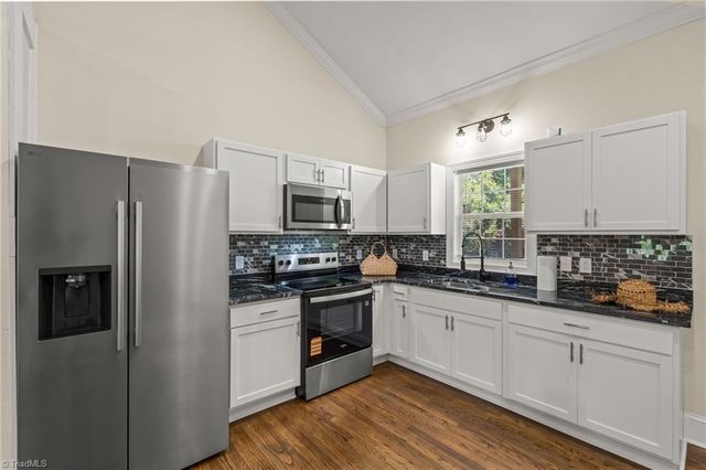 920 Fairway Avenue, Thomasville, NC 27360