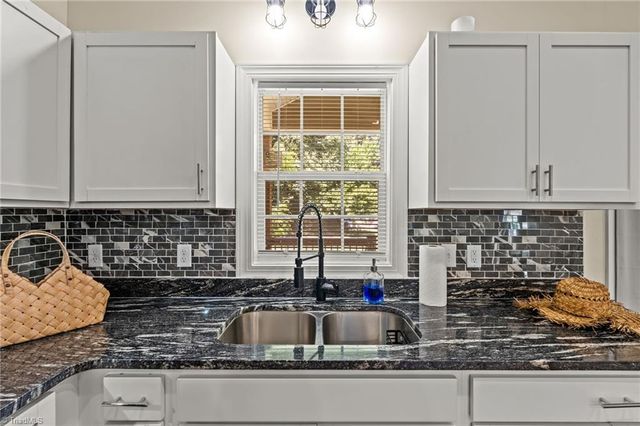 920 Fairway Avenue, Thomasville, NC 27360