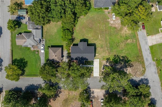 920 Fairway Avenue, Thomasville, NC 27360