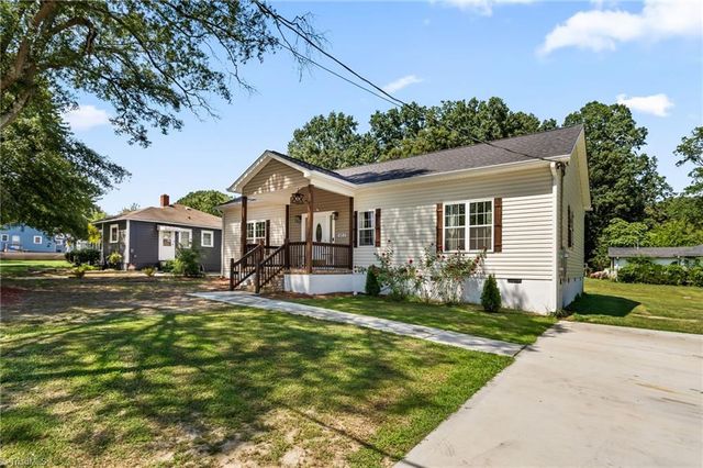 920 Fairway Avenue, Thomasville, NC 27360