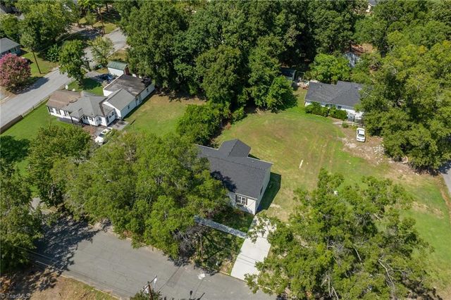 920 Fairway Avenue, Thomasville, NC 27360