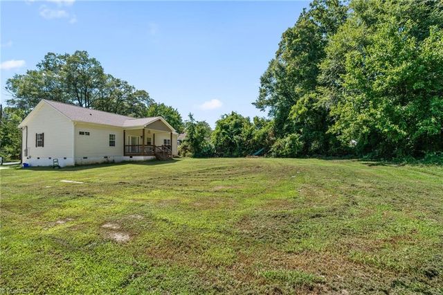 920 Fairway Avenue, Thomasville, NC 27360