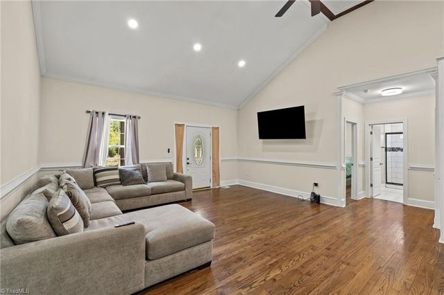 920 Fairway Avenue, Thomasville, NC 27360