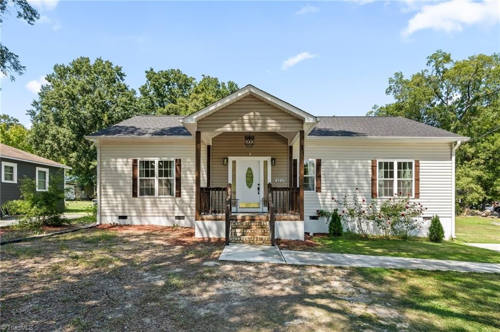 920 Fairway Avenue, Thomasville, NC 27360