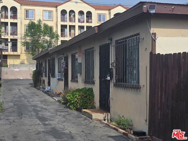 6021 11th Avenue, Los Angeles, CA 90043