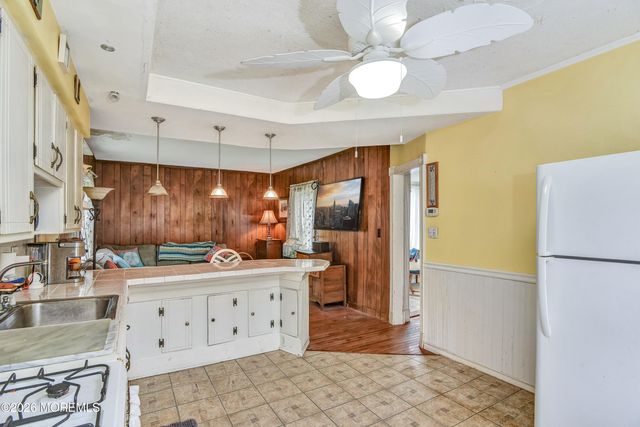 43 Center Avenue, Leonardo, NJ 07737
