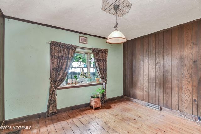 43 Center Avenue, Leonardo, NJ 07737