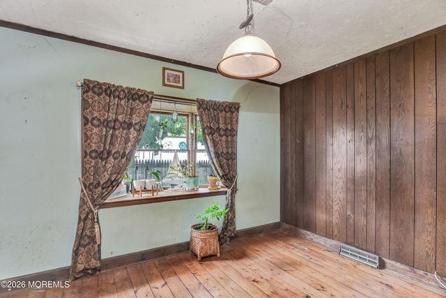 43 Center Avenue, Leonardo, NJ 07737