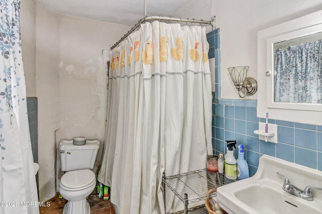 43 Center Avenue, Leonardo, NJ 07737