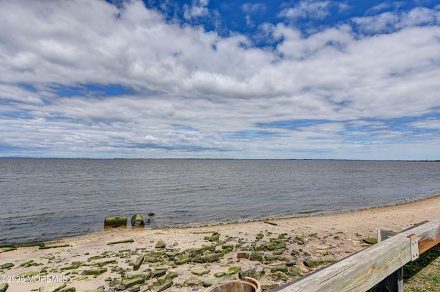 43 Center Avenue, Leonardo, NJ 07737