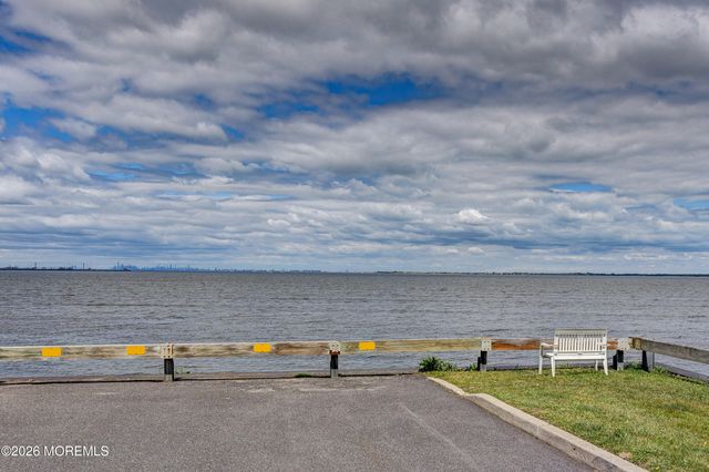 43 Center Avenue, Leonardo, NJ 07737