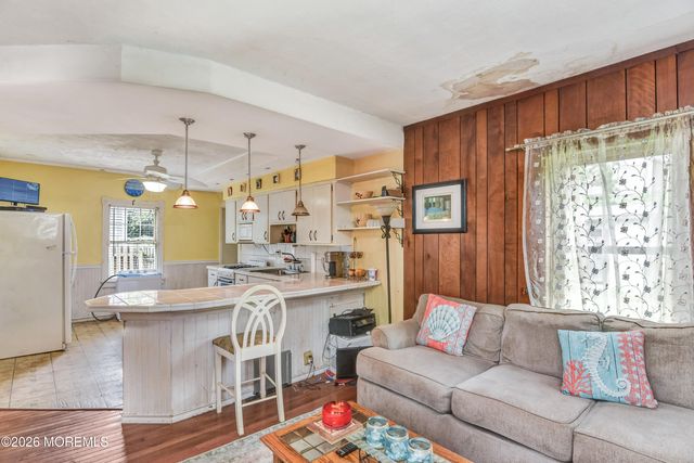 43 Center Avenue, Leonardo, NJ 07737