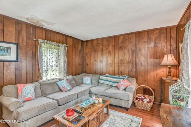 43 Center Avenue, Leonardo, NJ 07737
