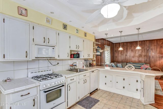 43 Center Avenue, Leonardo, NJ 07737