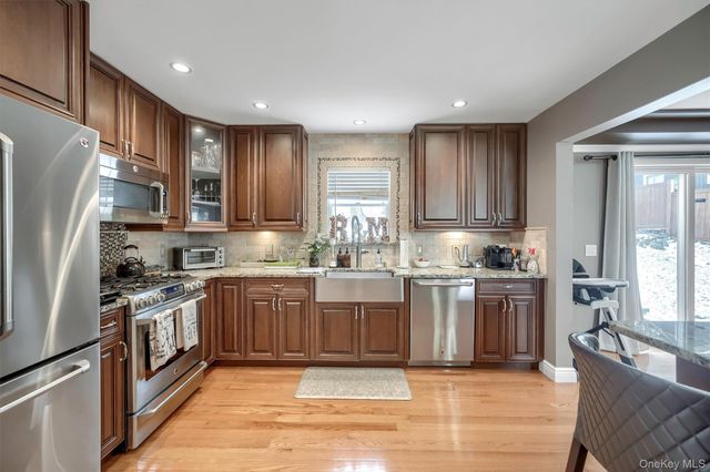 31 Reservoir Road, White Plains, NY 10603