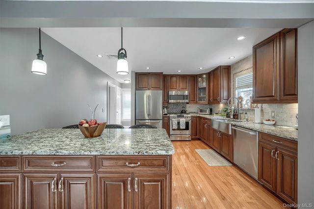 31 Reservoir Road, White Plains, NY 10603